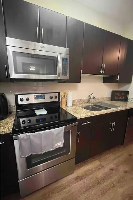 Blooming Journey In Tampa Bay! Apartment 0*,