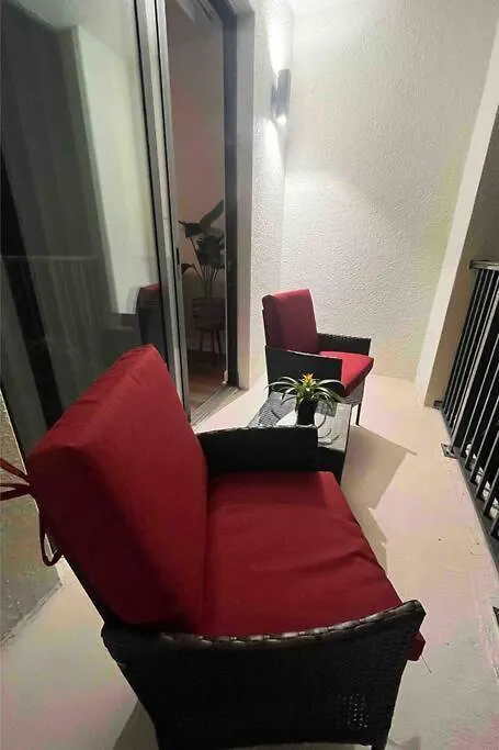 Blooming Journey In Tampa Bay! Apartment