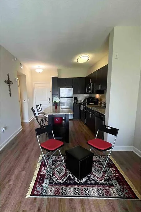 Blooming Journey In Tampa Bay! Apartment