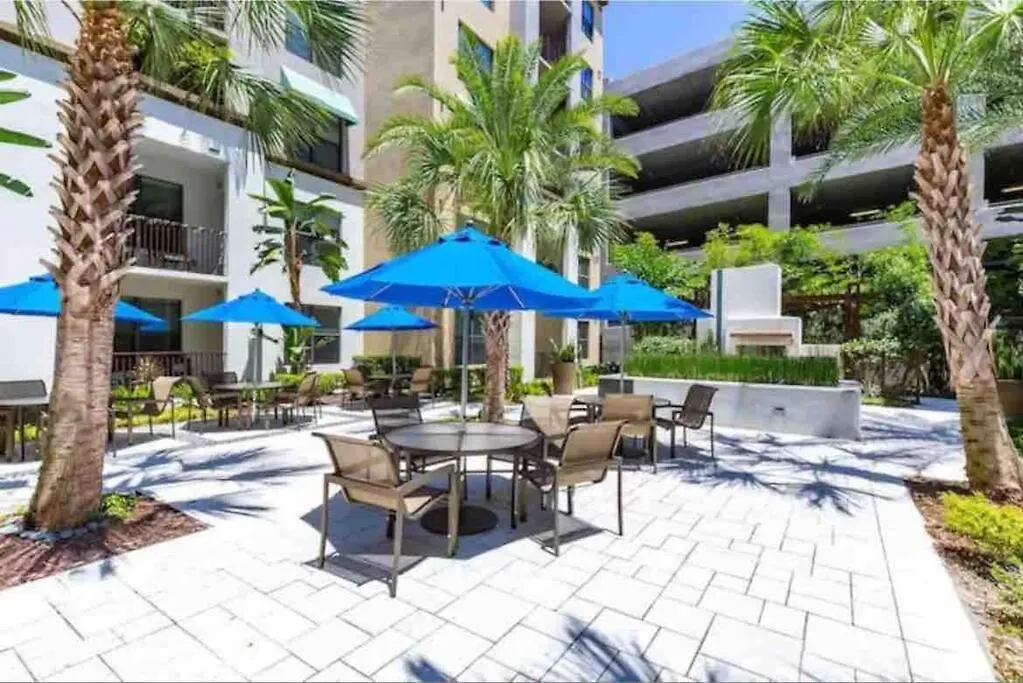 Blooming Journey In Tampa Bay! Apartment